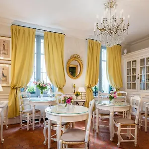 *** Hotel Les Quatre Dauphins Francia