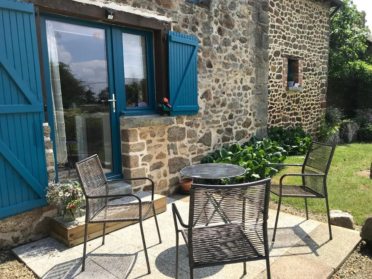Chambre A La Campagne Quebriac Bed & Breakfast